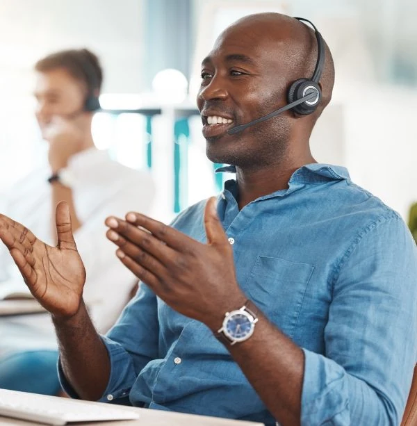 sales-marketing-alignment - digital marketing for growing businesses by honeypot marketing Sales and Marketing Alignment image showing a sales representative on a video call with a prosepctive client.