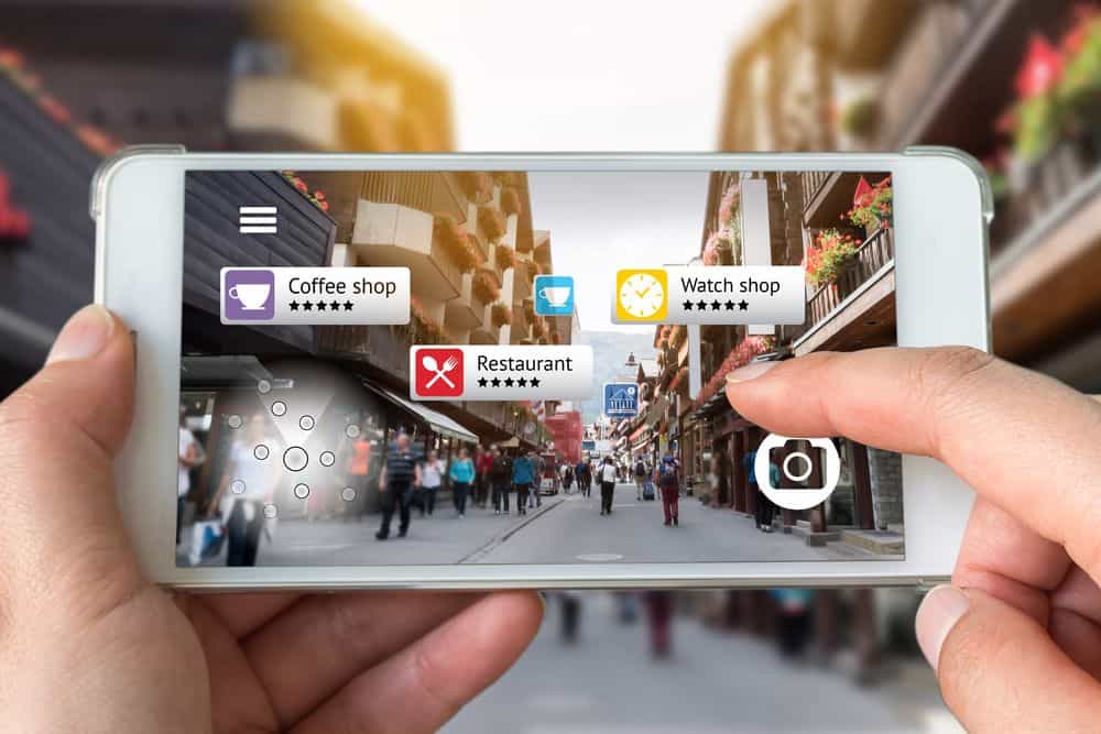 AR relevancy concept through smartphone in landscape view on busy street.