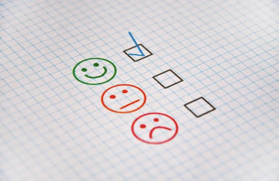 - digital marketing for growing businesses by honeypot marketing iamge of smiley faces for review feedback